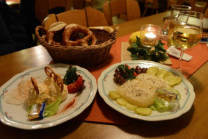 Weingut Weilbächer Gutsausschank Klosterhof food