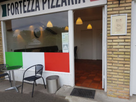 Fortezza Pizza inside