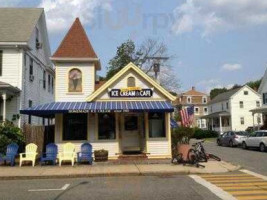 Park Street Ice Cream outside