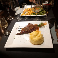 Le Paris Montparnasse food