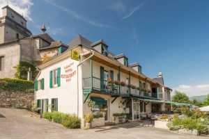 Auberge Le Cabaliros food