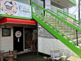 Cream Café inside