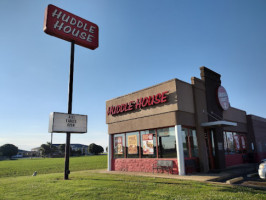 Huddle House inside