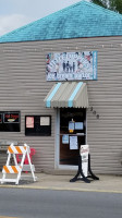 Little Dippers Ice Cream Parlor outside