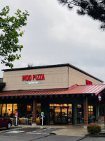 Mod Super Fast Pizza outside