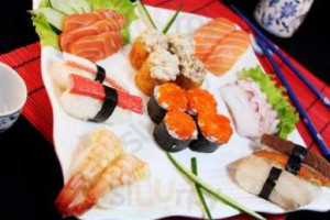 Sushi Zanmai food