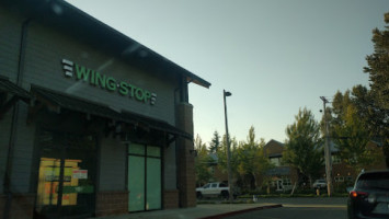 WingStop Restauraunt outside