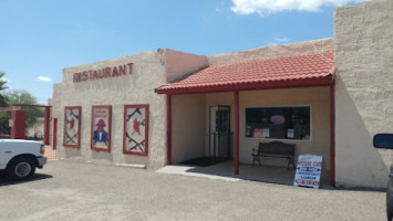 Linda's Hoosier Cafe outside