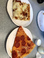 Pino's Pizza food