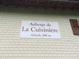 Cuisiniere outside