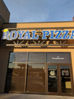 Royal Pizza inside