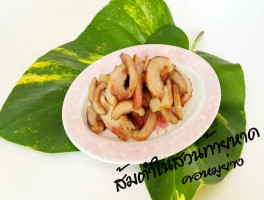 ส้มตำในสวนท้ายหาด inside