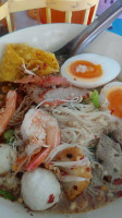 ก๋วยเตี๋ยวห้อยขา ป้าเบ้ food