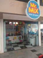 Mr. Mix Milk Shakes outside