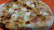 Pizza In Famiglia food