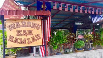 Warung Kak Ramlah Sg Choh inside