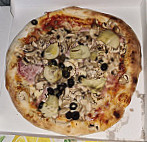 Pizza Trinita food