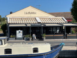 La Bateliere outside