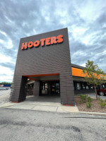 Hooters outside