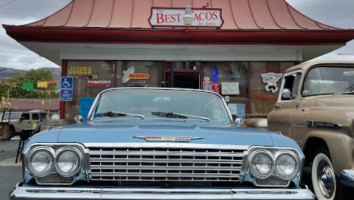 El Preferido Taco Shop outside