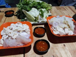 ร้านริมทุ่งหมูกะทะ food