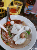 ก๋วยเตี๋ยวคั่วไก่ แม่ศรีเรือน พัทยา food