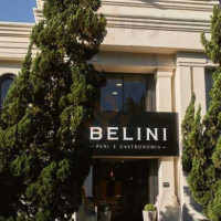 Belini Pães outside