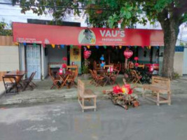 Vau's Restaurante outside