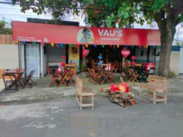 Vau's Restaurante outside