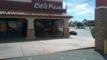 Cicis outside