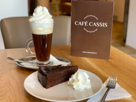 CafÉ Cassis food