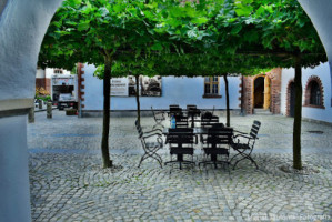 Zajazd Hubert. Hotelarstwo Gastronomia I Piekarnictwo Jerzy Myśliński inside