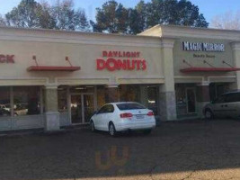 Daylight Donuts outside