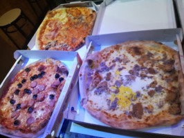 Gusto Pizza Di Dhaou Saief food