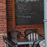 Streatside Eatery Dentro