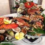 Pesce Crudo E Plateau Royal By San Pietro Milano inside