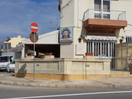 Horse Shoe Bar And Restaurant outside