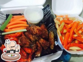 Las Necias Wings food