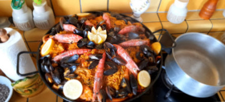 Paella Pepita food