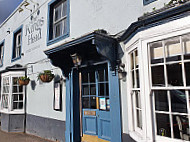 Kings Head outside