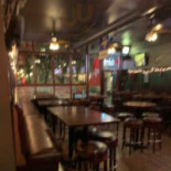 Redmond's Ale House Dentro
