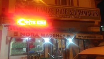 Gamze Pİde Salonu food