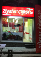 EŞme Zİyafet ÇİĞkÖfte inside