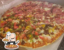 Cherry's Pizza food