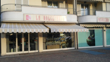 La Dolce Vita outside