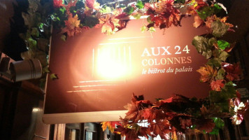 Aux 24 Colonnes, Le Bistrot du Palais. outside