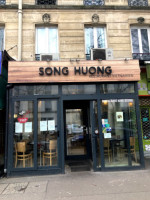 Song Huong outside