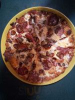 Round Table Pizza food