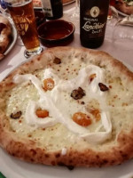 Pizzeria Antipasteria Le Macine food