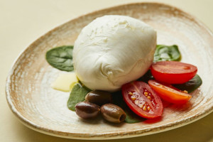 Obicà Mozzarella Flatiron food